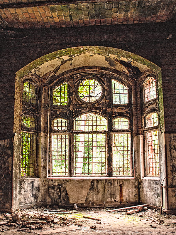 Fensterfront im großen Speisesaal der Beelitzer Heistätten - Lungenklinik