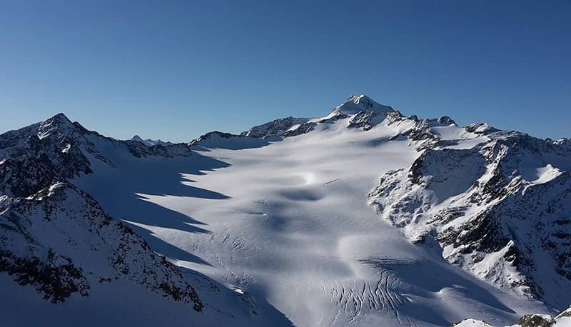 Der Schnalstal-Gletscher mit Blick auf den Wildspitz in Südtirol, Italien