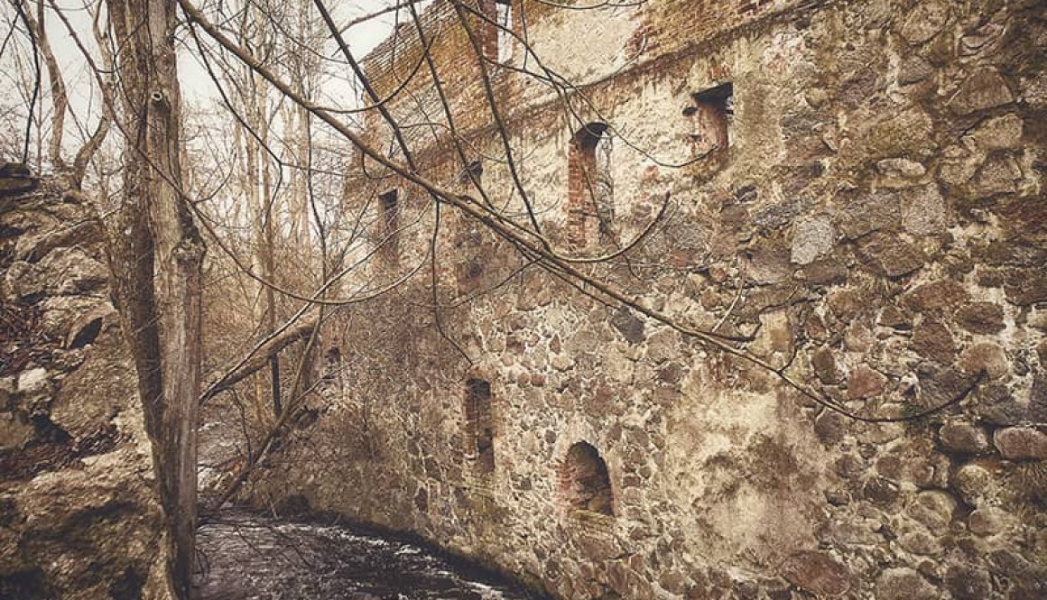 Blick auf die noch verbliebene Hauswand der Wanzkaer Mühle