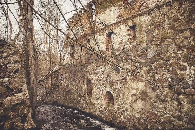 Blick auf die noch verbliebene Hauswand der Wanzkaer Mühle