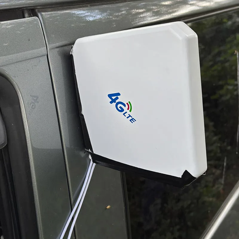 Internet unterwegs mit einer starken und flexibel positionierbaren 4G/5G LTE Antenne für das WLAN in Bulli