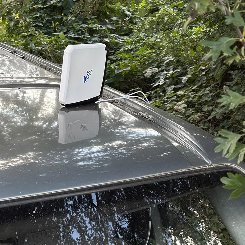 Internet unterwegs mit einer starken und flexibel positionierbaren 4G/5G LTE Antenne